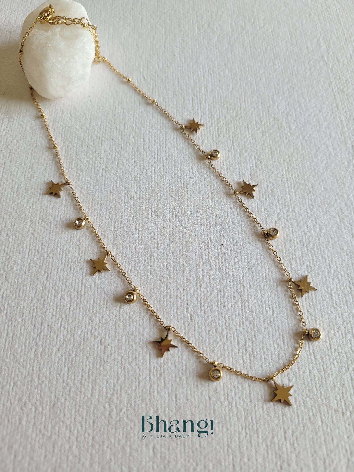 Star and stone spreaded necklace