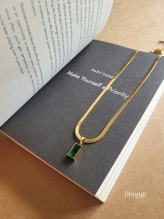 Shake Chain with Rectangle Green Pendent