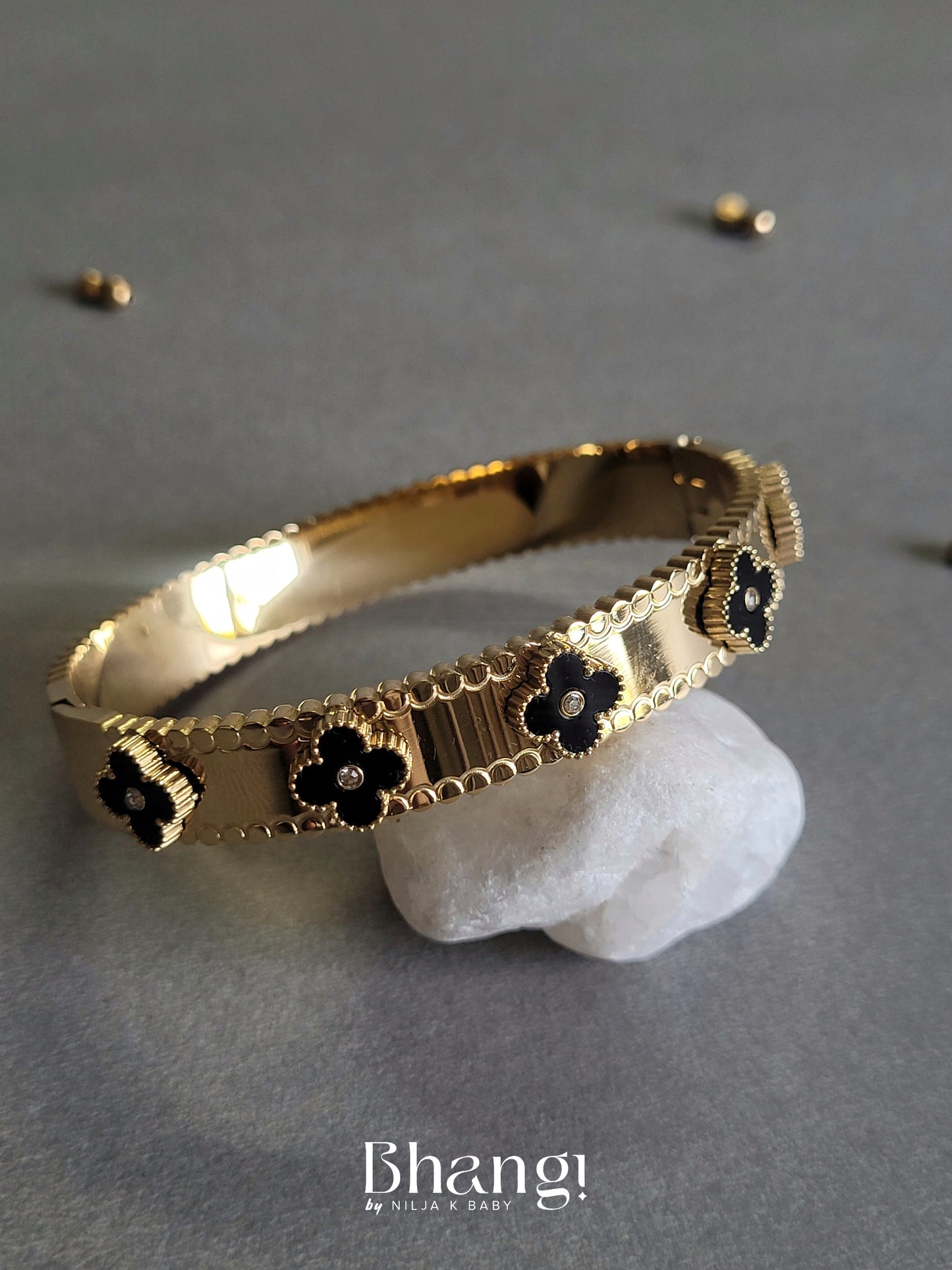 Luxurious Black Flower Bangle