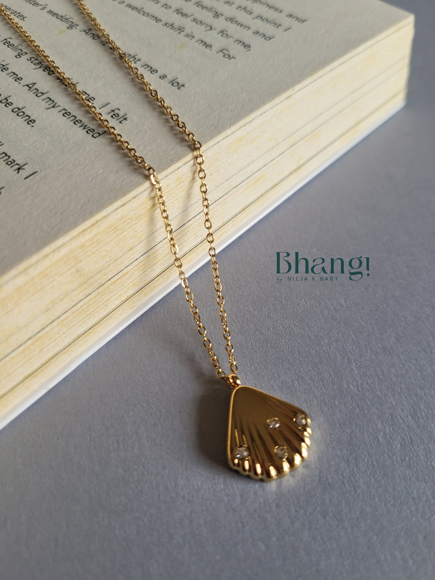 Shell Pendant Necklace