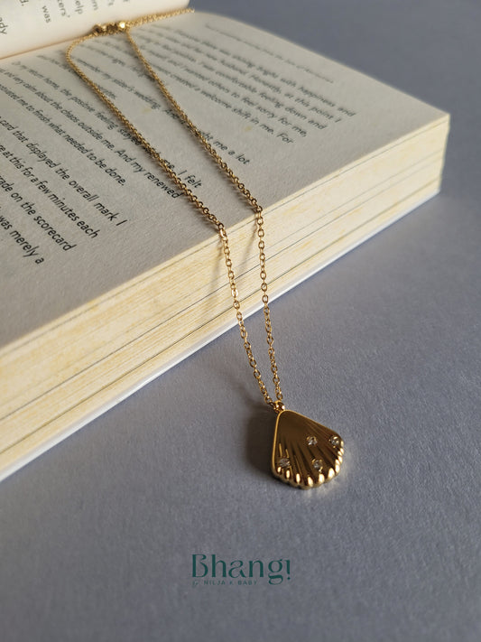 Shell Pendant Necklace