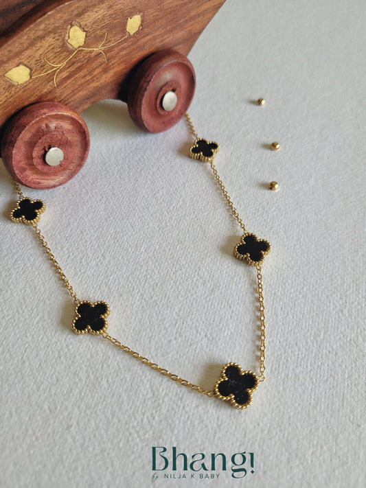 Minimalist Clover Necklace