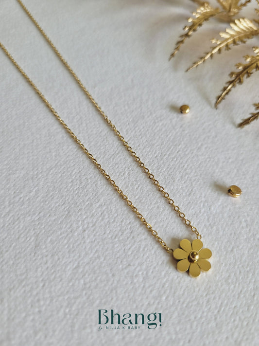 Daisy Charm Necklace