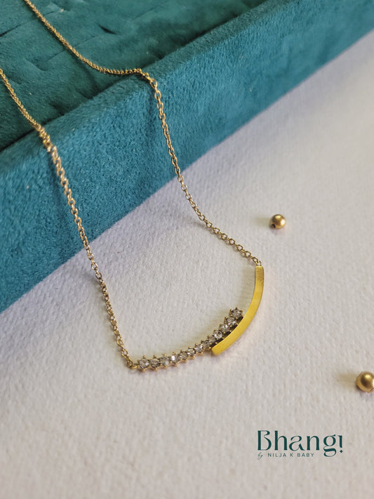 Curved Bar Necklace
