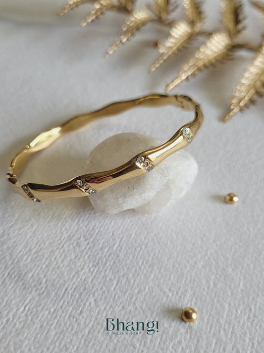 Sparkling Wave Bangle