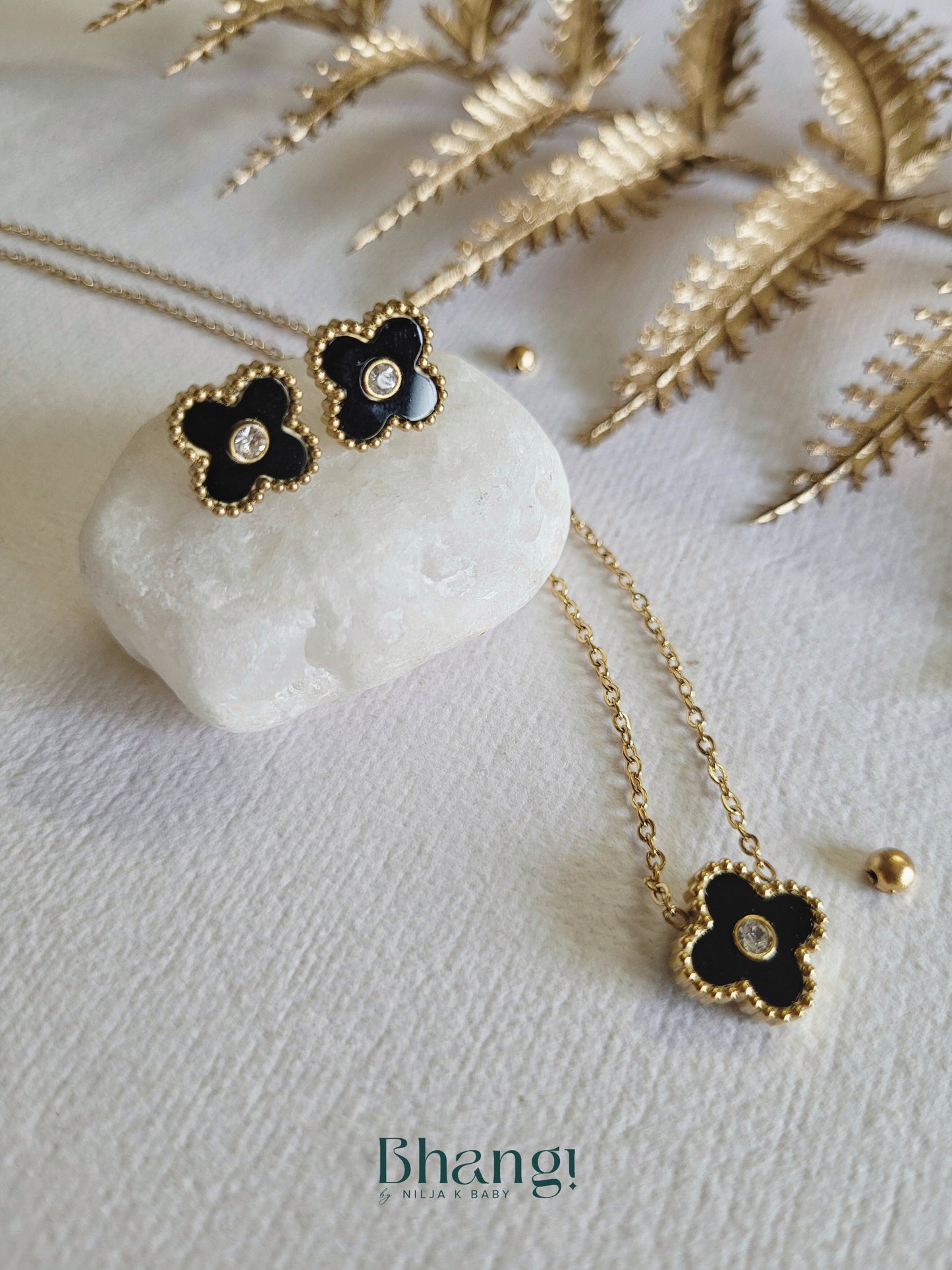 Golden Clover Accent Set