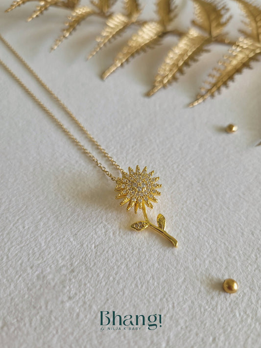 Golden Twirl Bloom Necklace