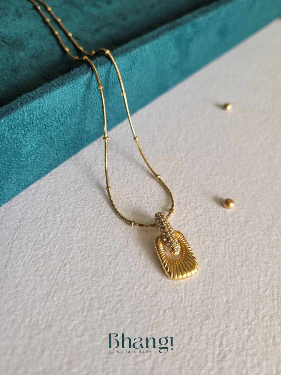 Aurelia Loop Pendant Necklace