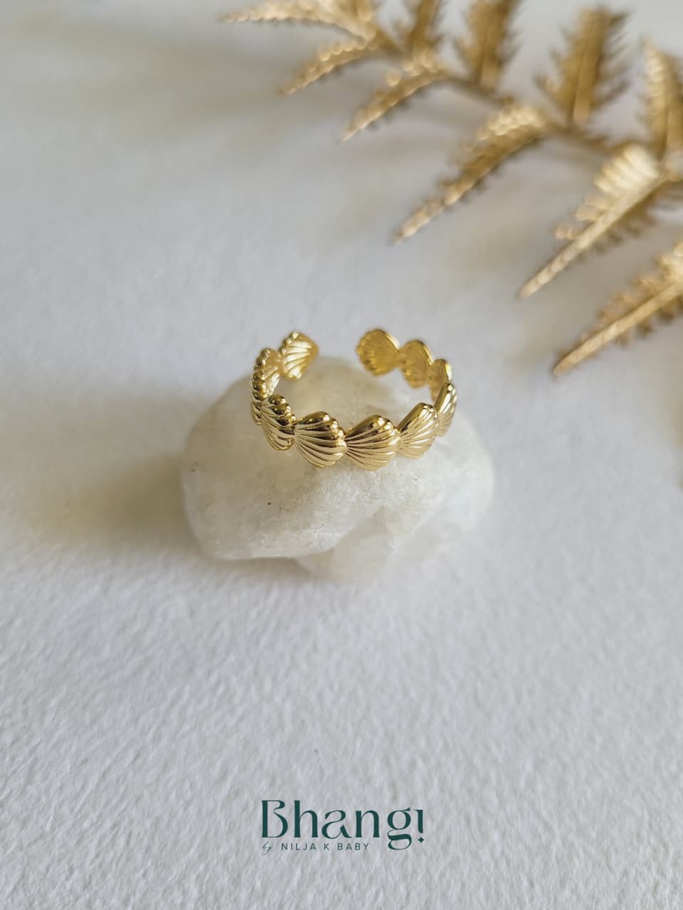Golden Shell Band Ring