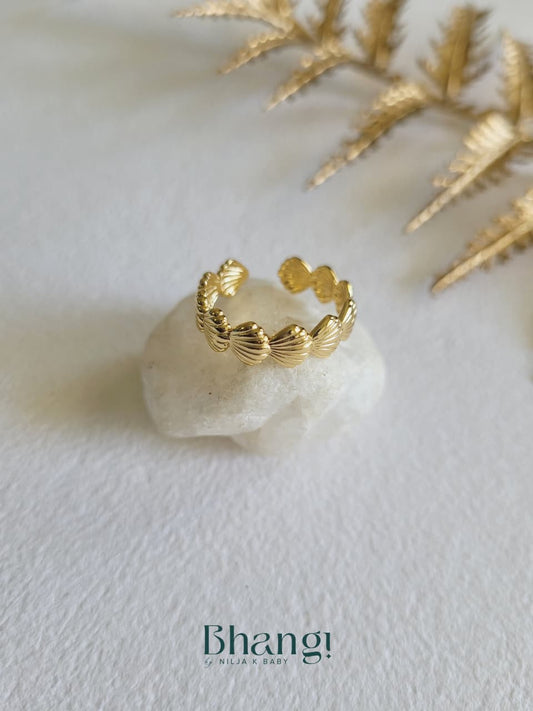Golden Shell Band Ring