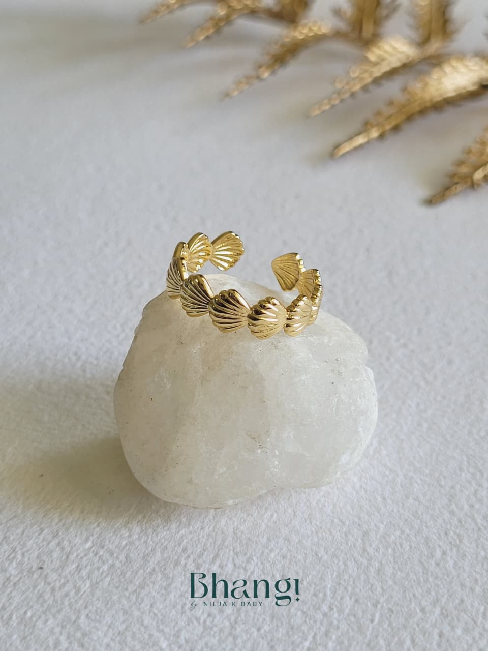 Golden Shell Band Ring