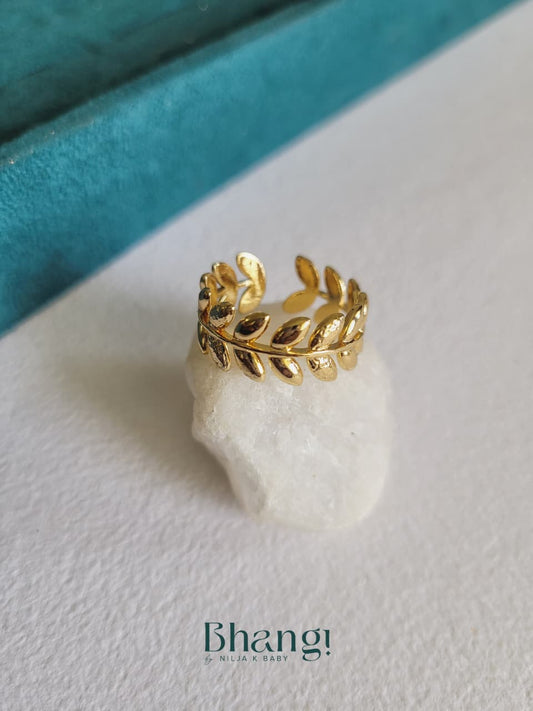 Golden Laurel Ring