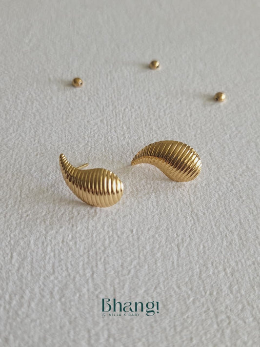 Aurea Curve Studs
