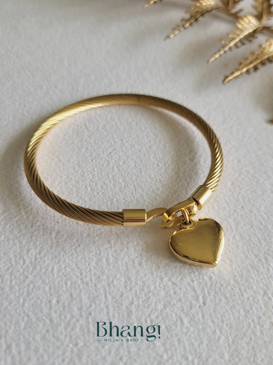 Heart Cable Charm Bangle