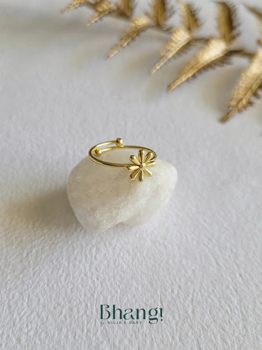Golden Daisy Whisper Ring