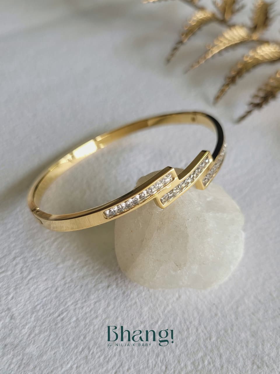 Linea Luxe Bangle