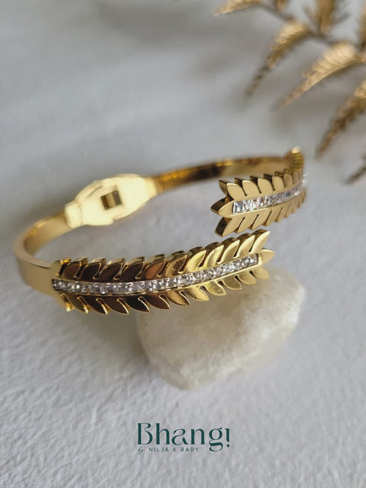 Luxe Laurel Cuff