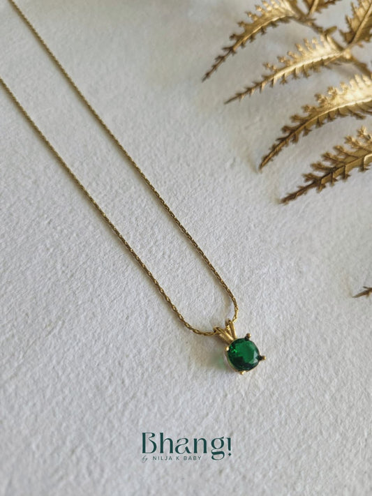 Emerald Glow Pendant Necklace