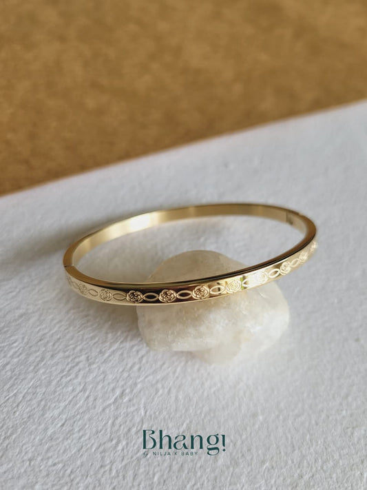 Rosette Bloom Bangle