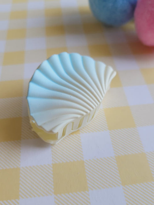 Shell Hair Claw Clip