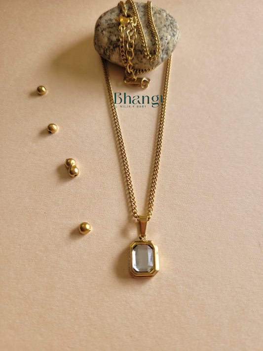 Noor Pendant Necklace