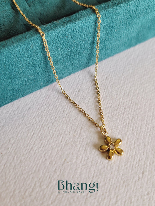 Minimalist Flower Pendant Necklace