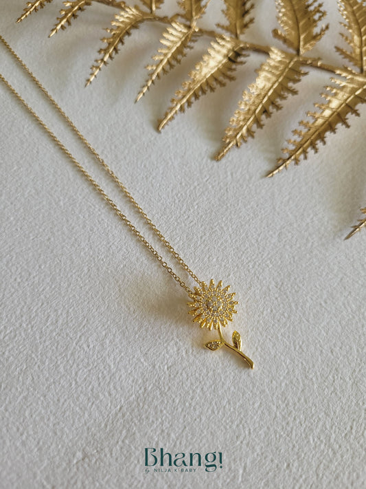 Golden Twirl Bloom Necklace