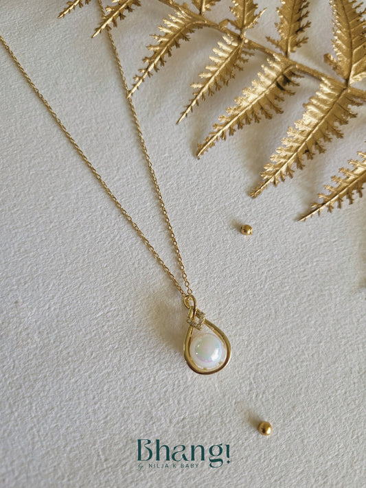Golden Pearl Dewdrop Necklace