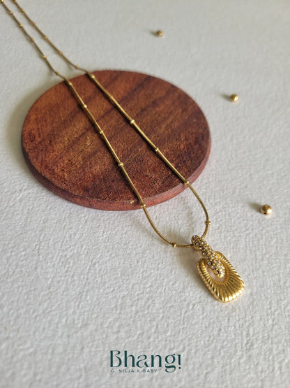 Aurelia Loop Pendant Necklace