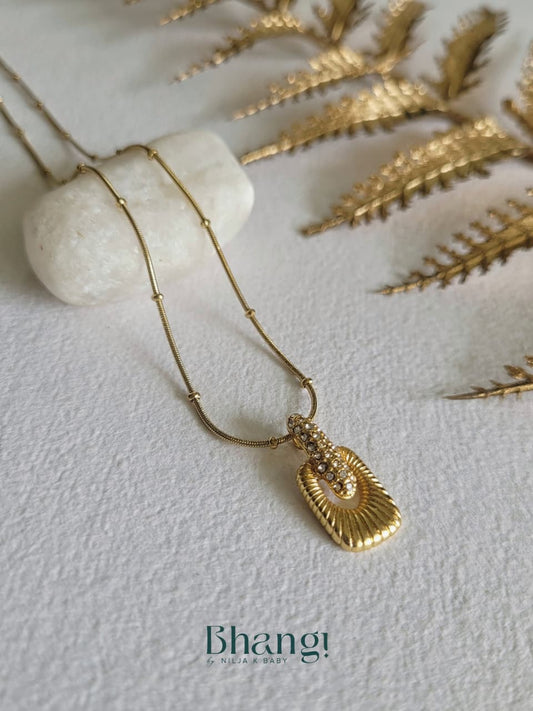 Aurelia Loop Pendant Necklace
