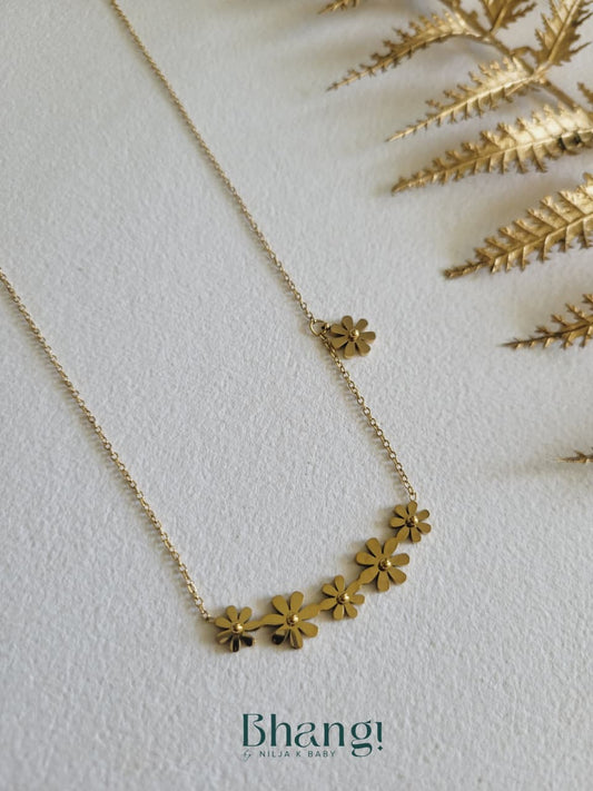 Golden Daisy Bloom Necklace