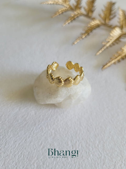 Golden Shell Band Ring