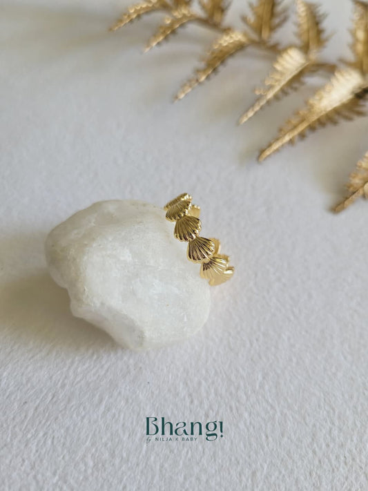 Golden Shell Band Ring
