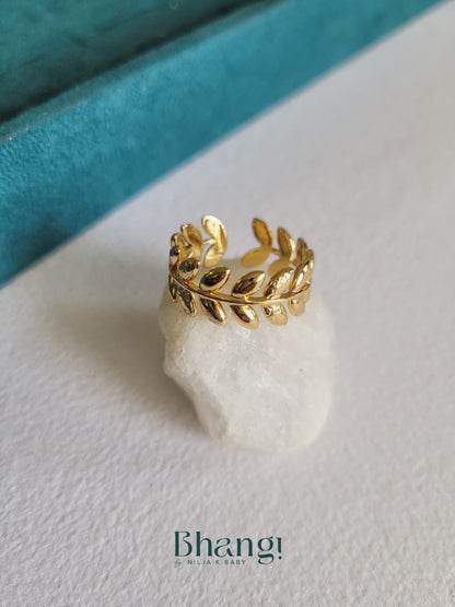 Golden Laurel Ring