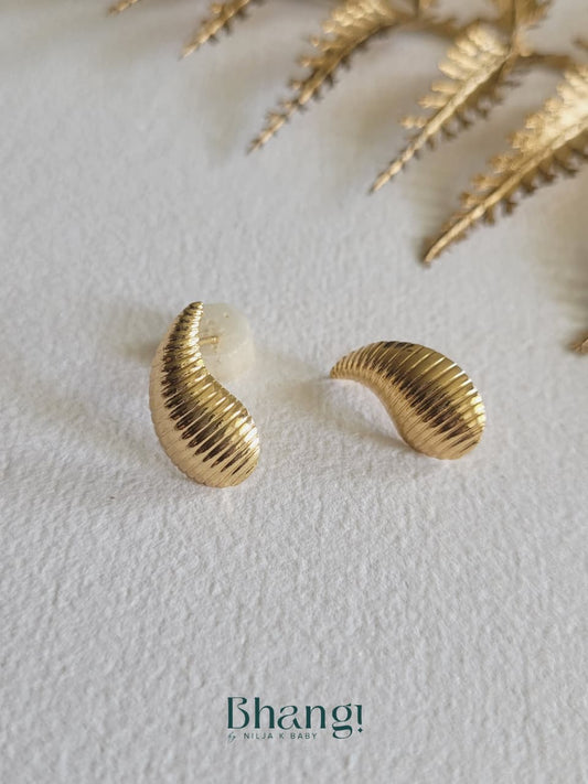 Aurea Curve Studs