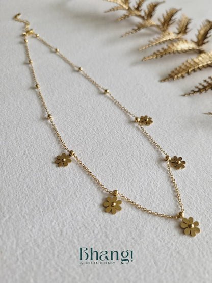 Golden Daisy Bloom Necklace
