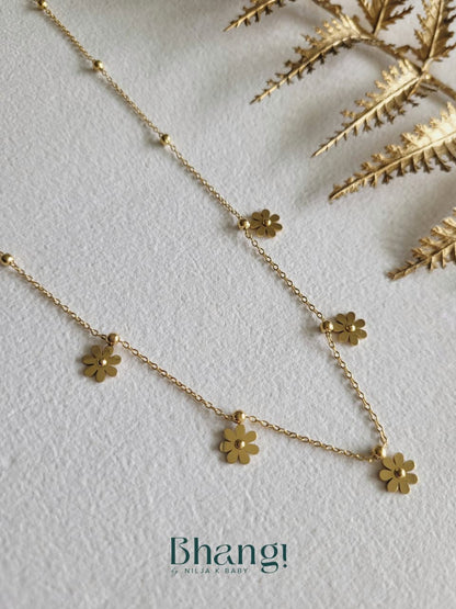 Golden Daisy Bloom Necklace