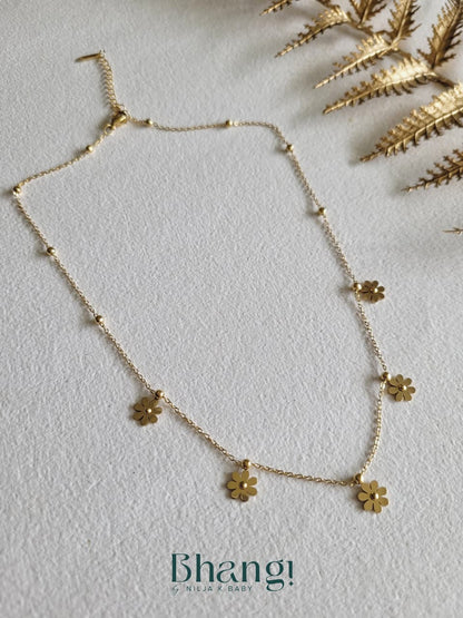 Golden Daisy Bloom Necklace