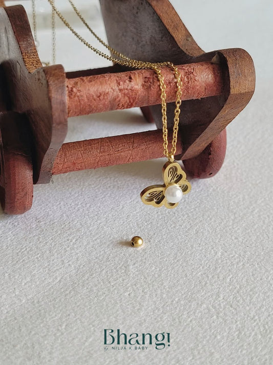 Pearl Flutter Necklace