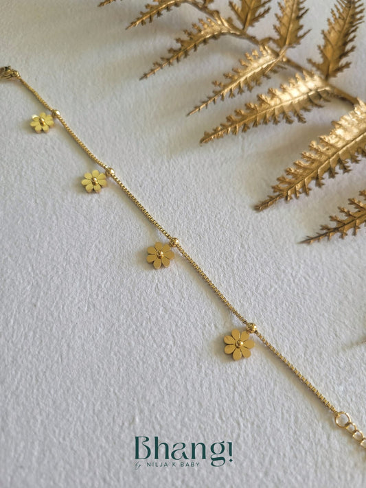 Golden Bloom Chain Bracelet