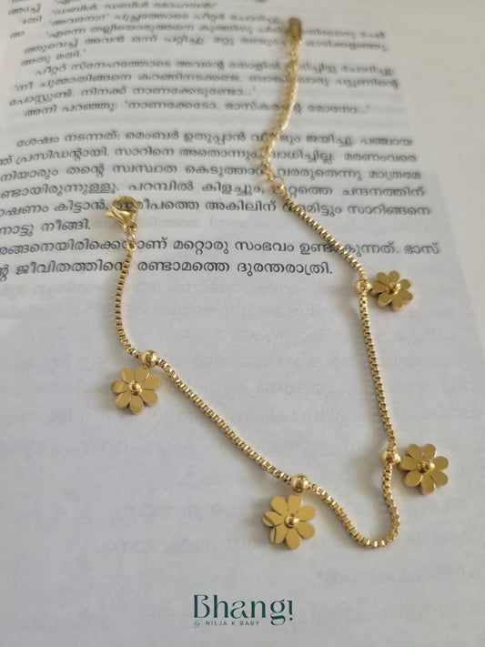 Golden Bloom Chain Bracelet