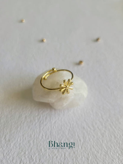 Golden Daisy Whisper Ring