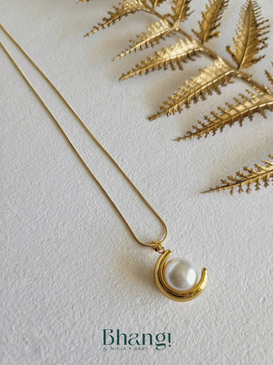 Luna Pearl Crescent Necklace