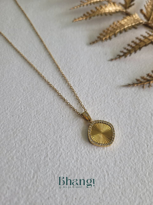 Aurelia Halo Necklace