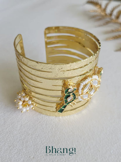 Noor Kundan Statement Cuff