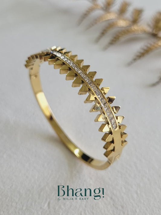 Vega Spike Cuff