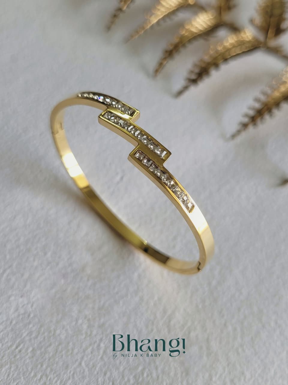 Linea Luxe Bangle