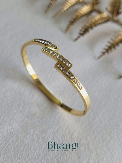 Linea Luxe Bangle
