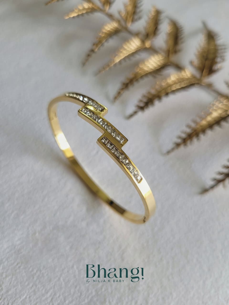 Linea Luxe Bangle