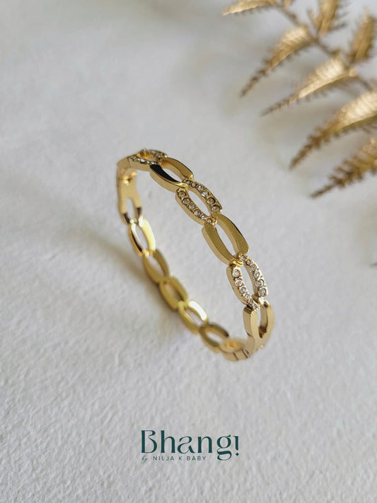 Celeste Link Petite Bangle